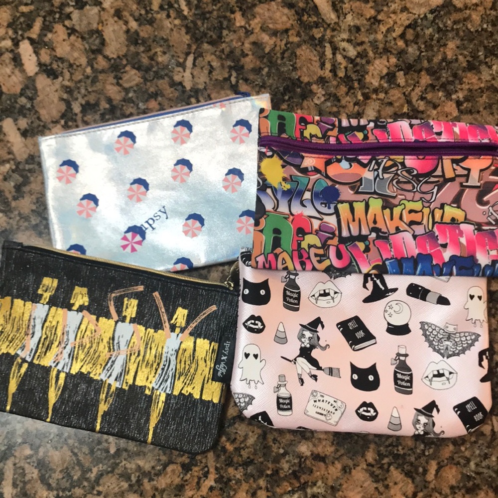 Set of 4 makeup bags